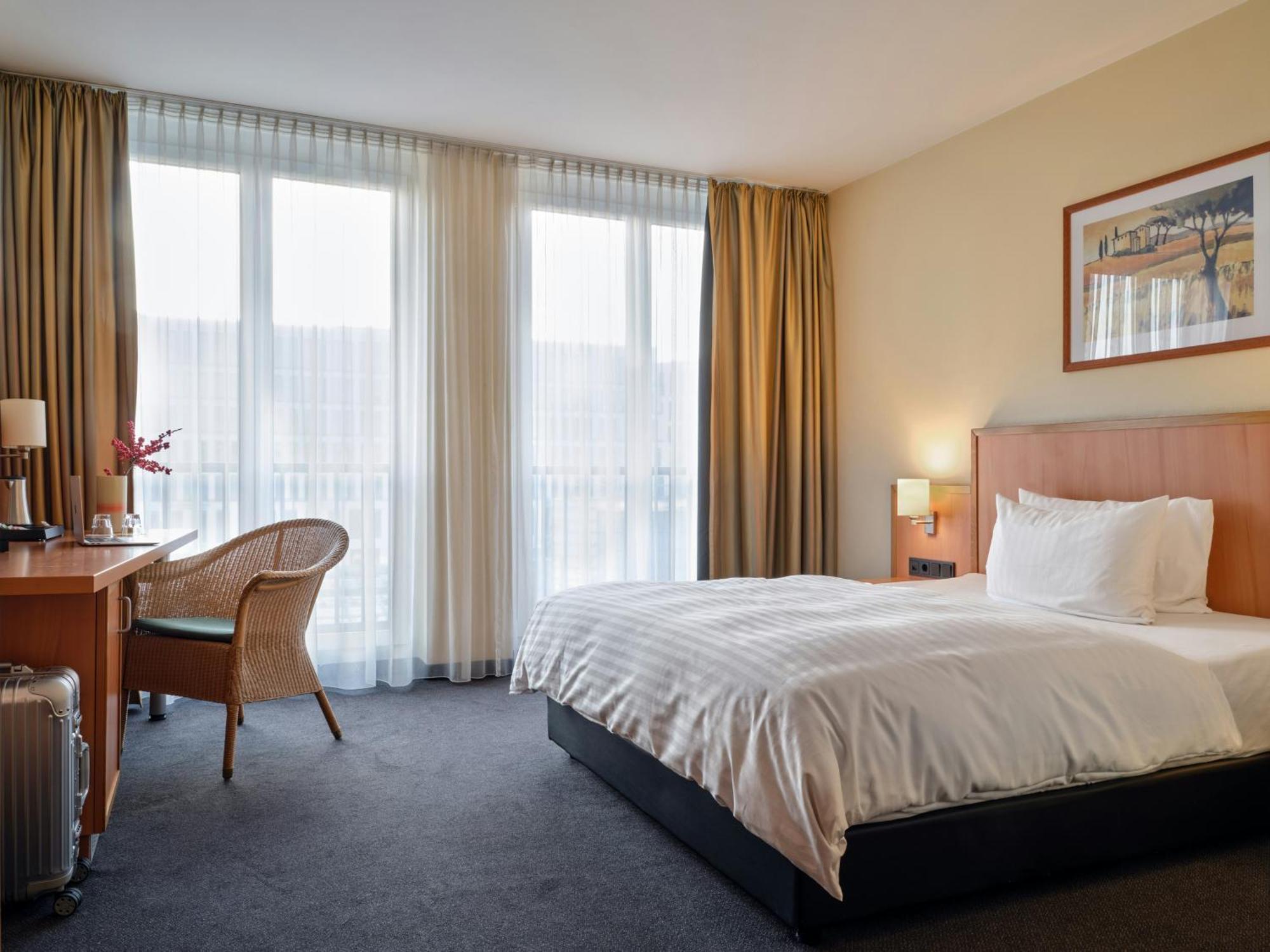 Queen Room,1765141677:JPEG