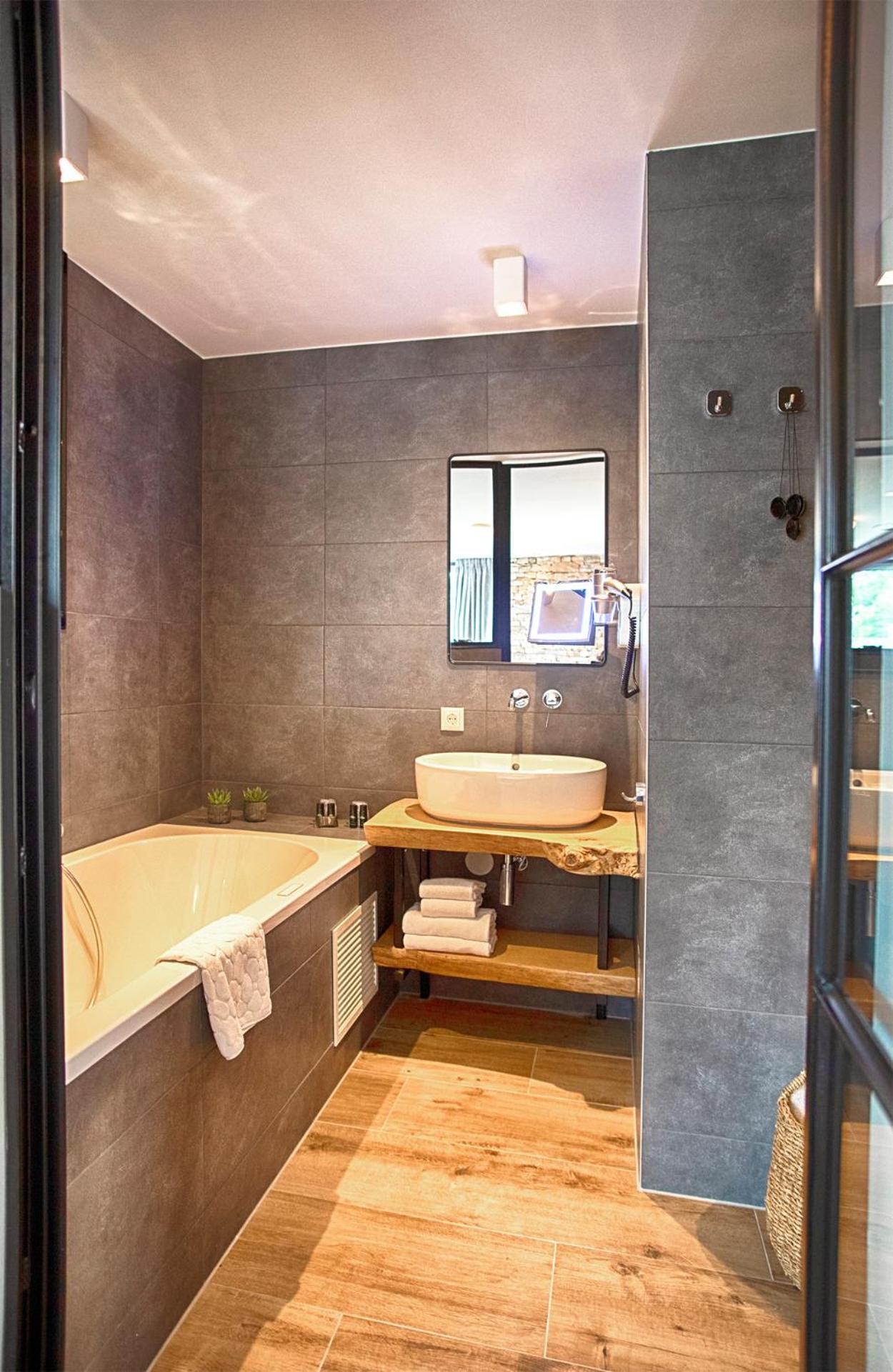 Deluxe room spa facilities,1769478386:JPEG