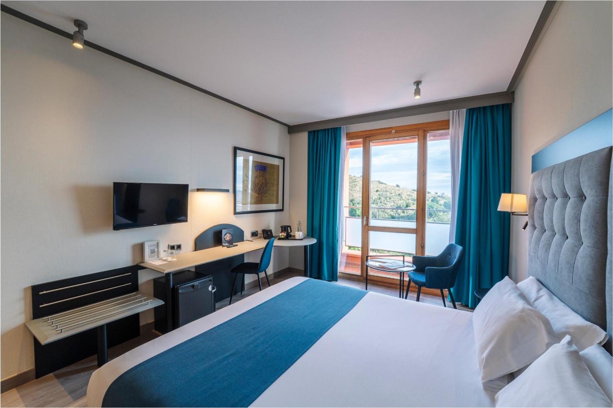 Zweibettzimmer mit Balkon