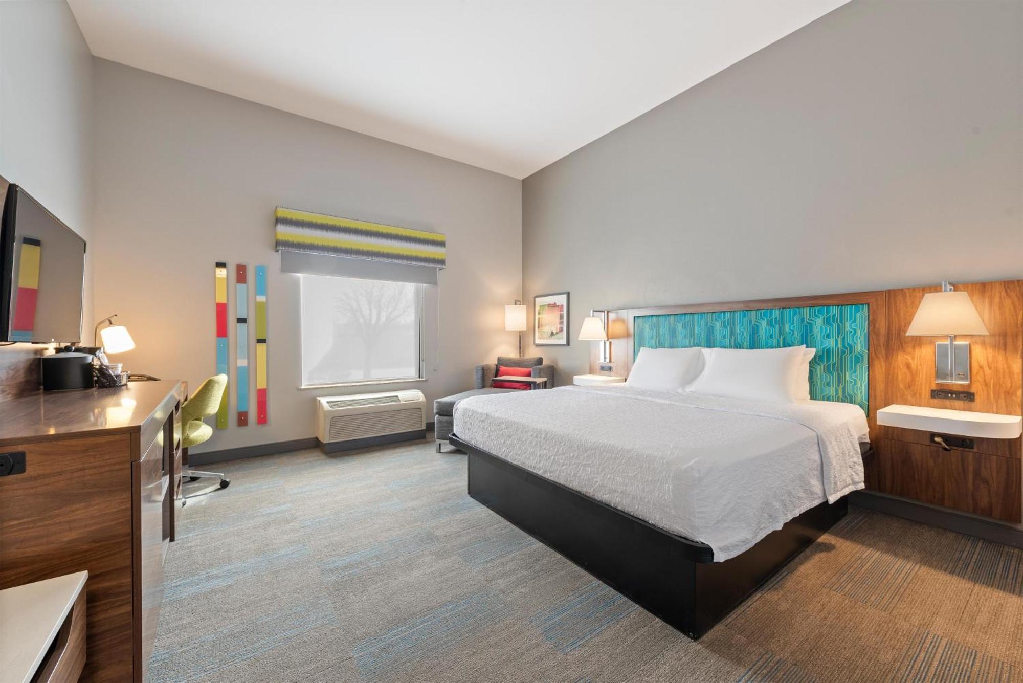 King Room with King Bed - Non-Smoking
