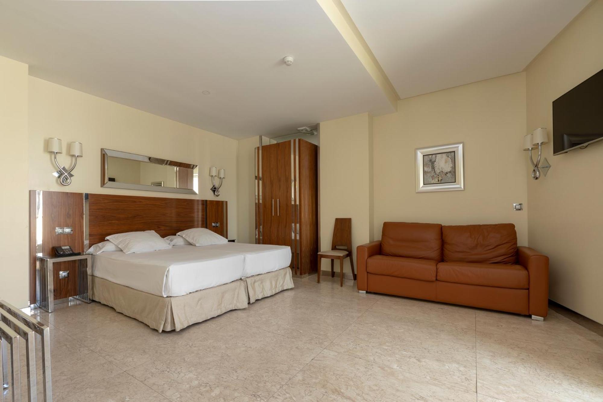 Chambre Lits Jumeaux Standard avec Canapé
