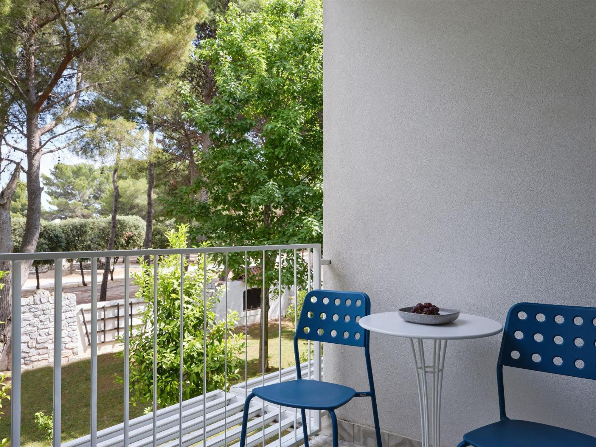 Speciale Aanbieding - Onderling Verbonden Familiekamer met Balkon en Uitzicht op het Park - Dag van de Arbeid