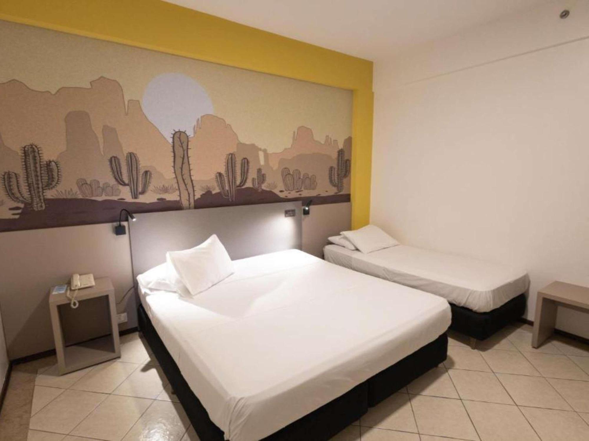 Quarto Standard com 1 Cama de Casal e 1 de Solteiro