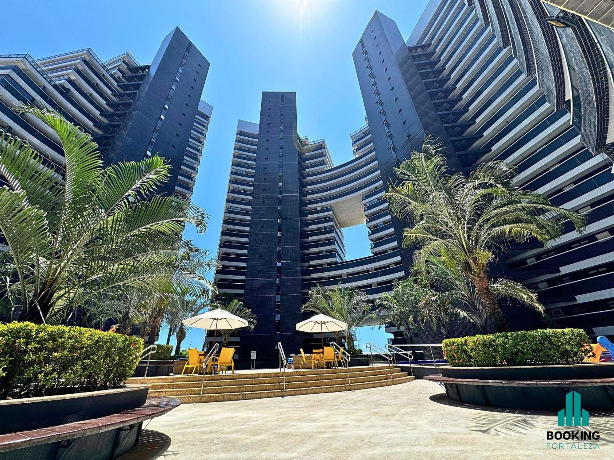 Apartamento com 1 Quarto, Varanda e Vista Mar