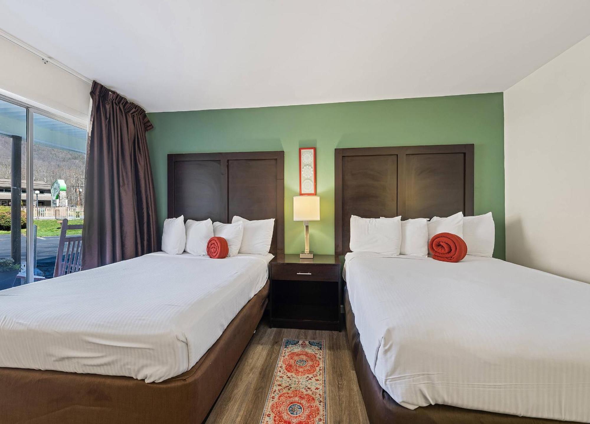 Deluxe Queen Room