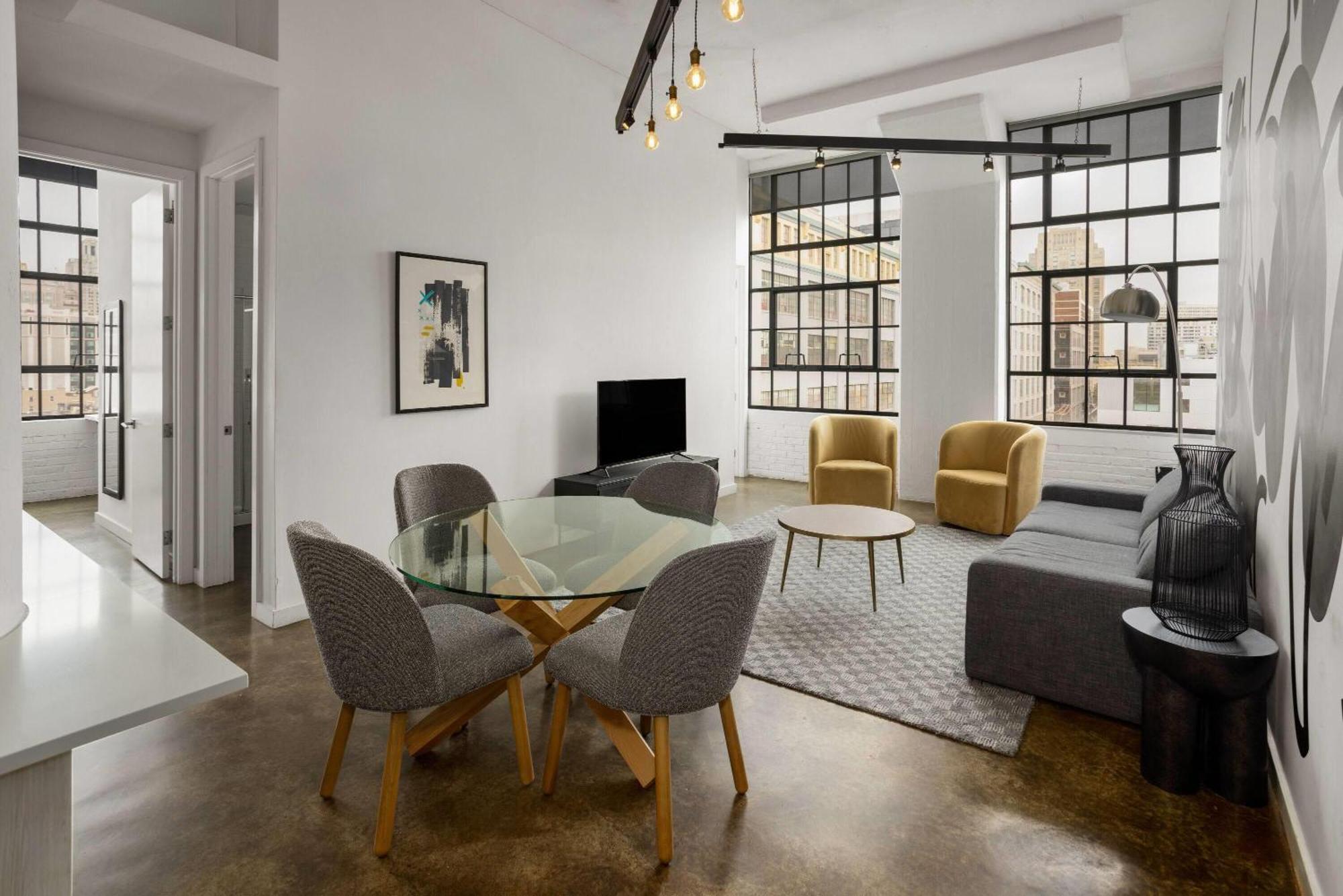 Two-Bedroom Queen Apartment - Non-Smoking