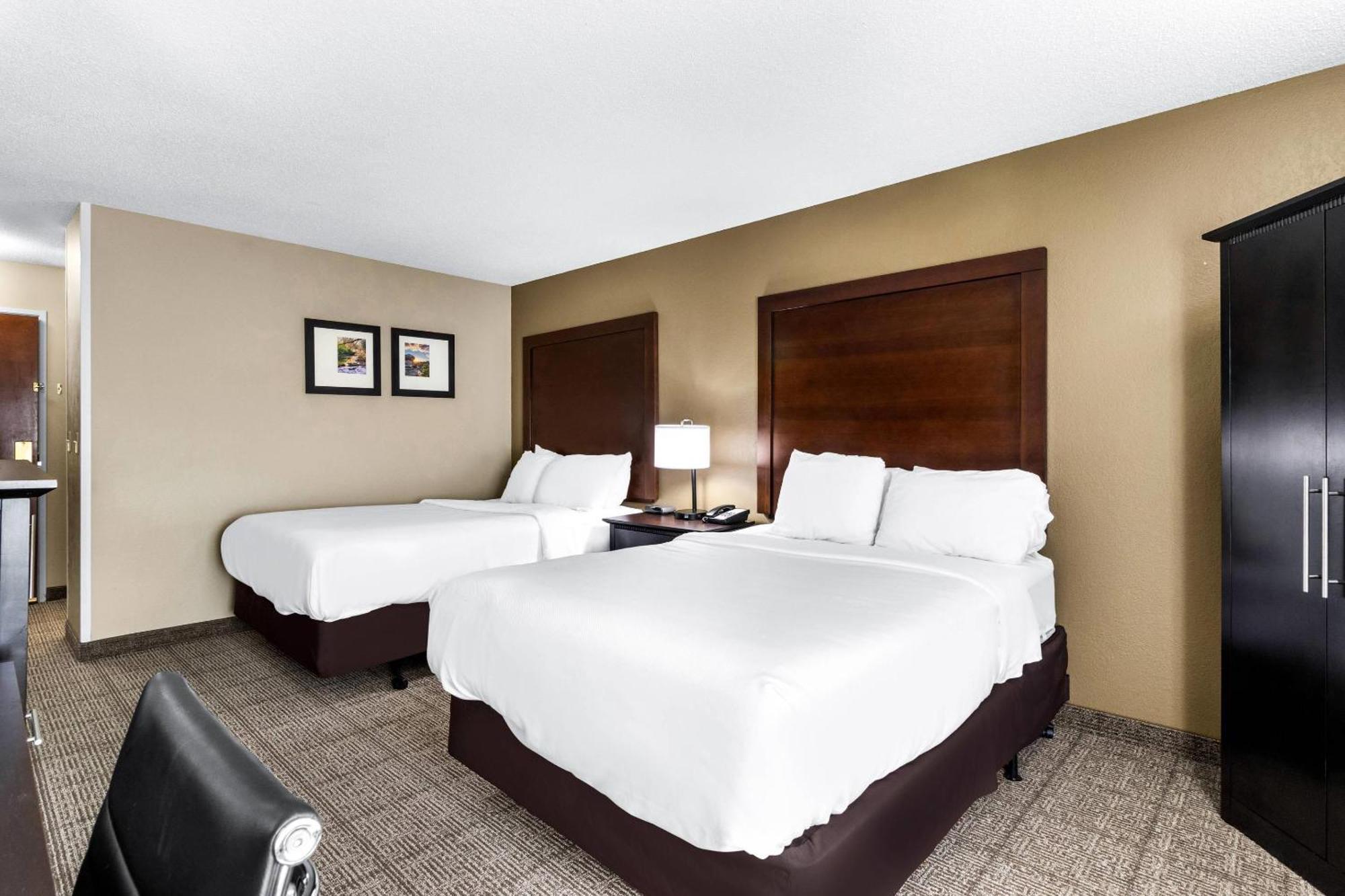 Double Room with Two Double Beds - Non-Smoking