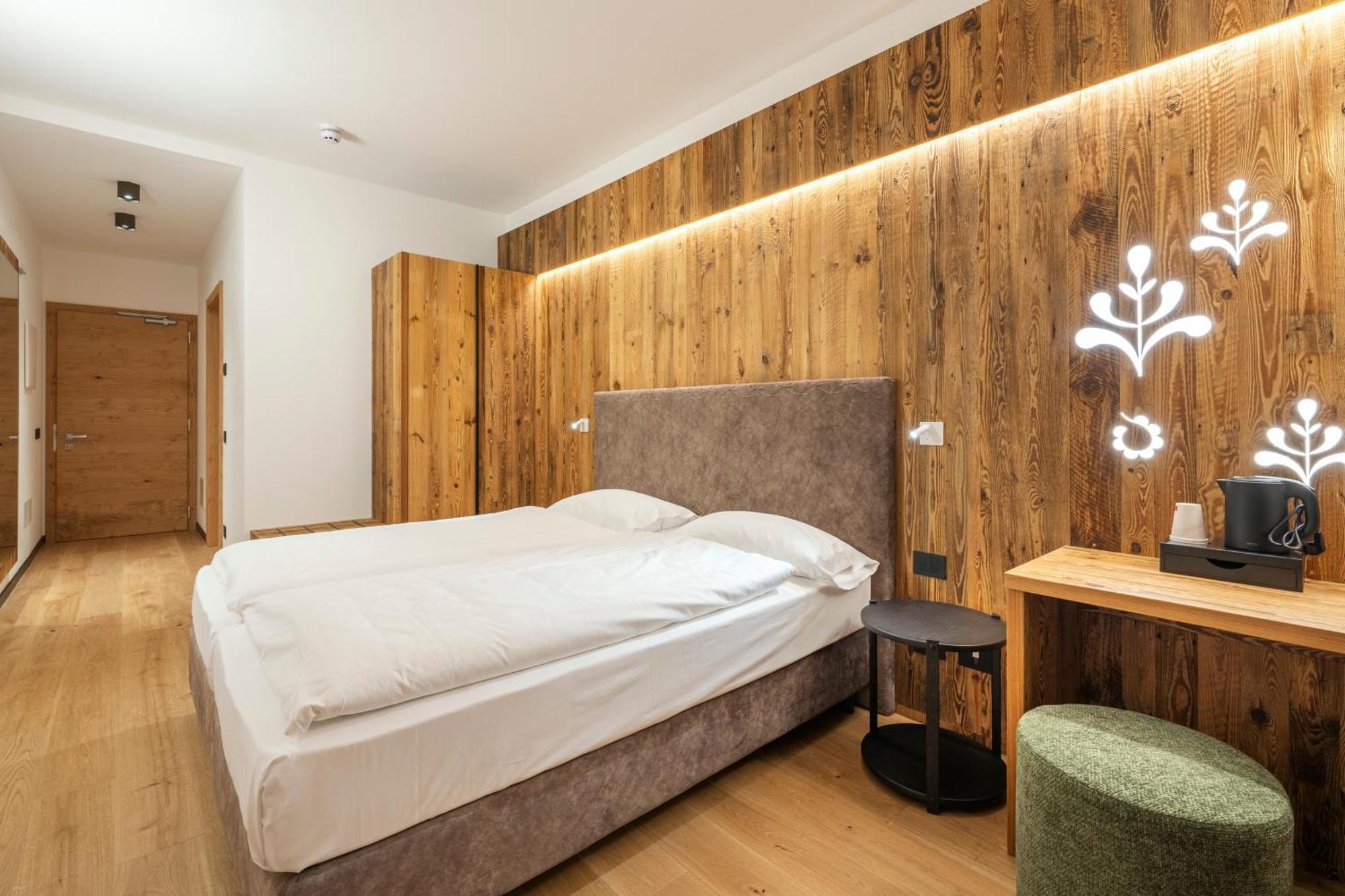 Superior Double or Twin Room Mountain View
