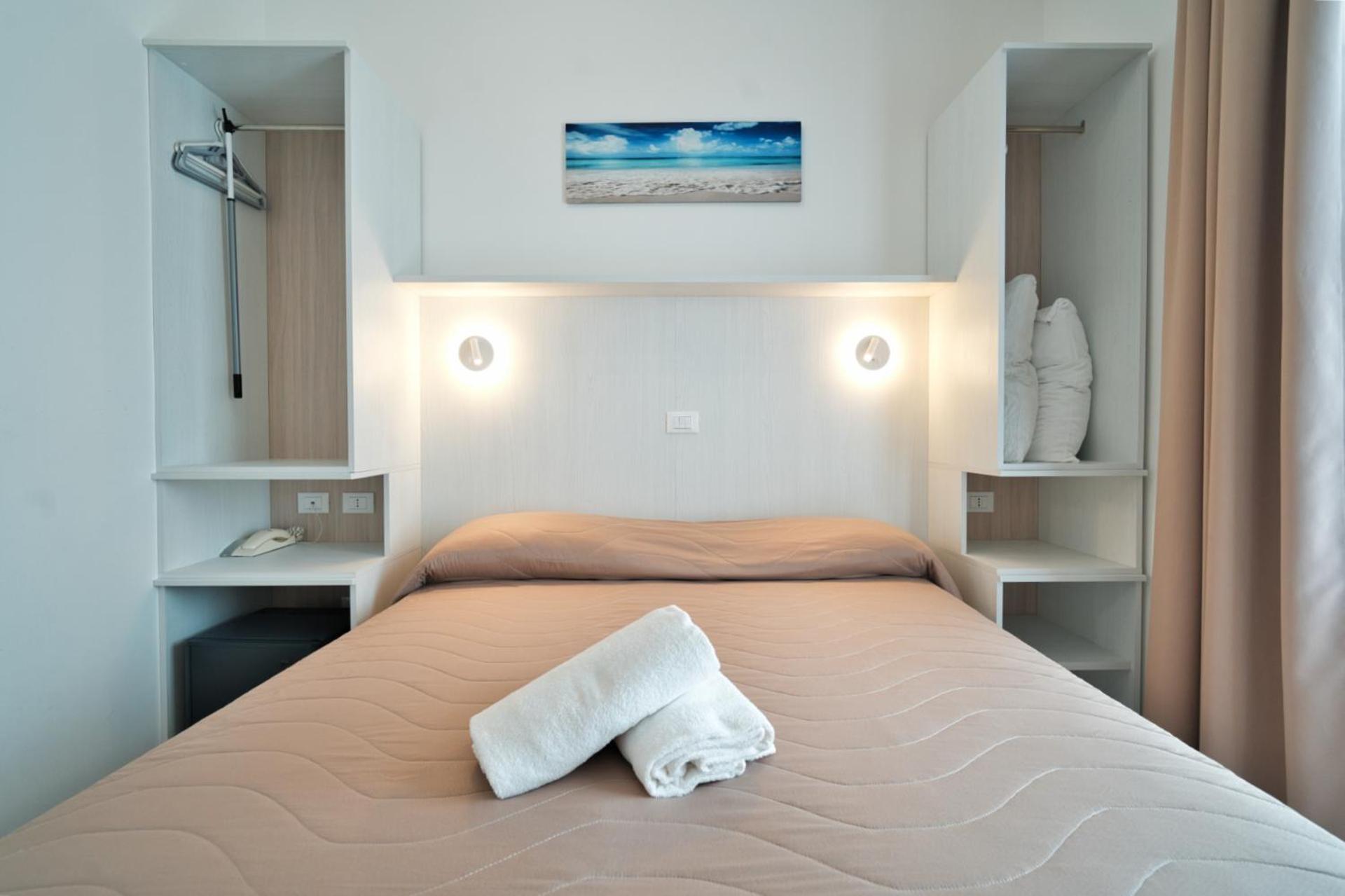 Double or Twin Room Front Sea View