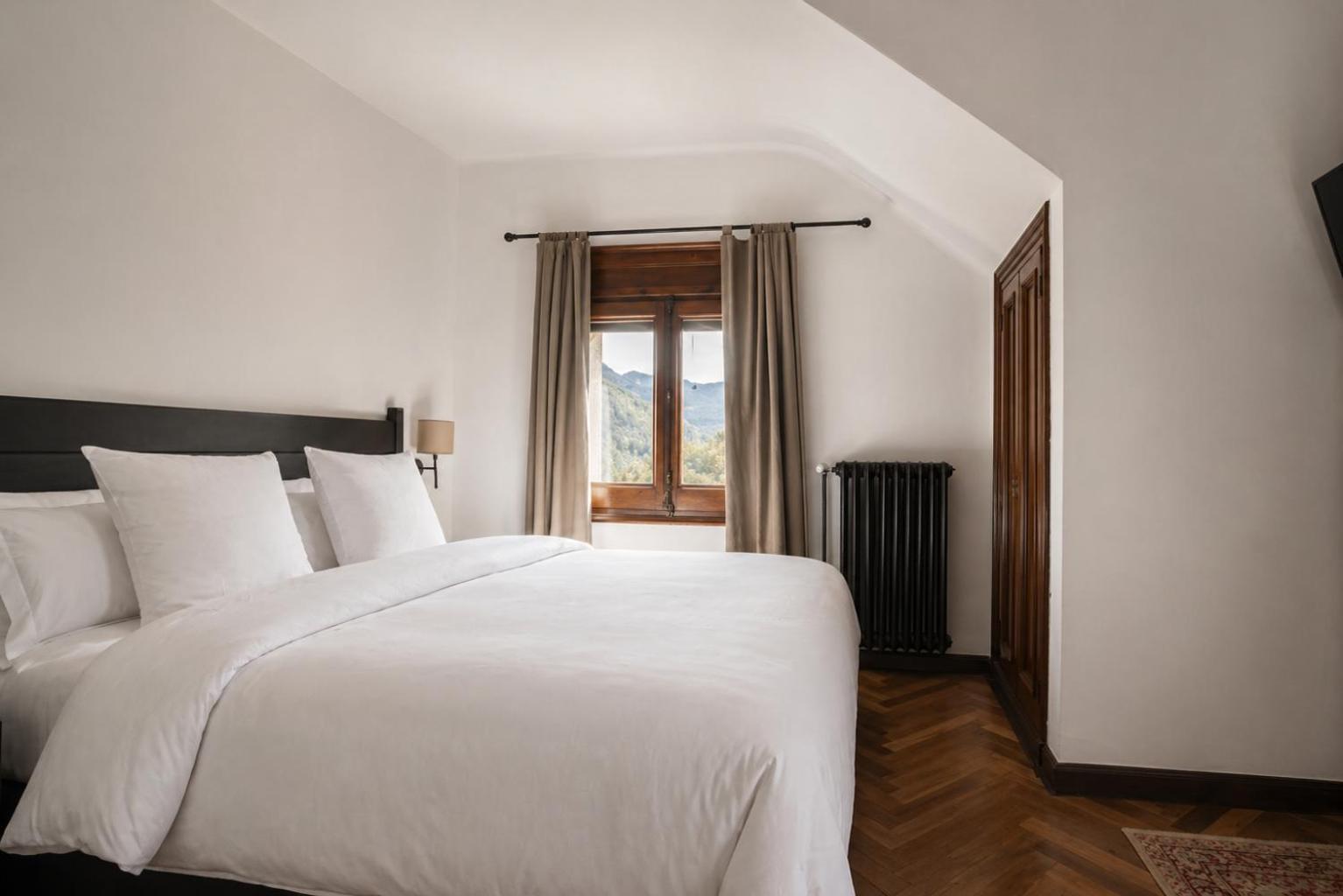 Deluxe Double Room,1765881841:JPEG