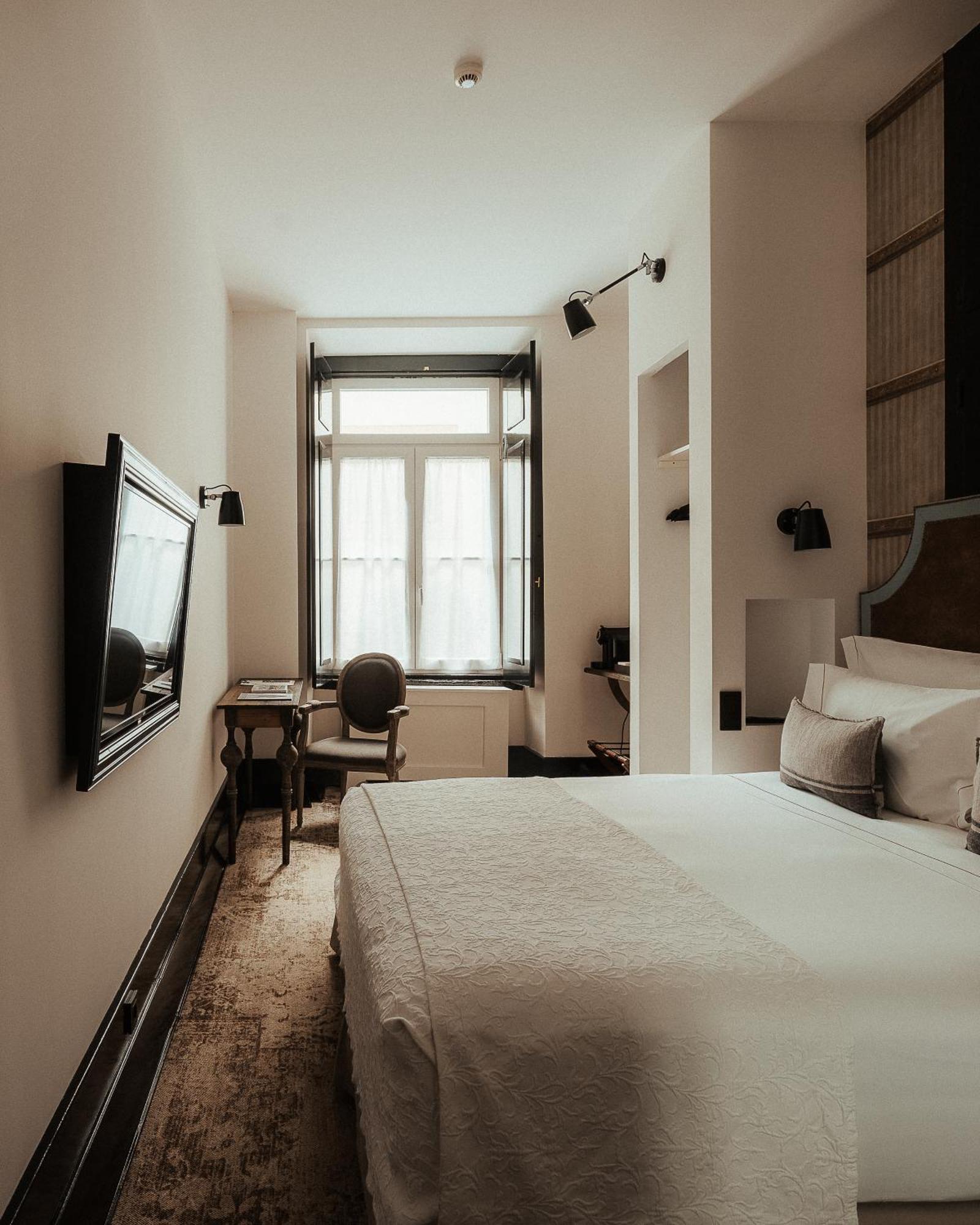 Quarto com Cama de Casal ou 2 de Solteiro