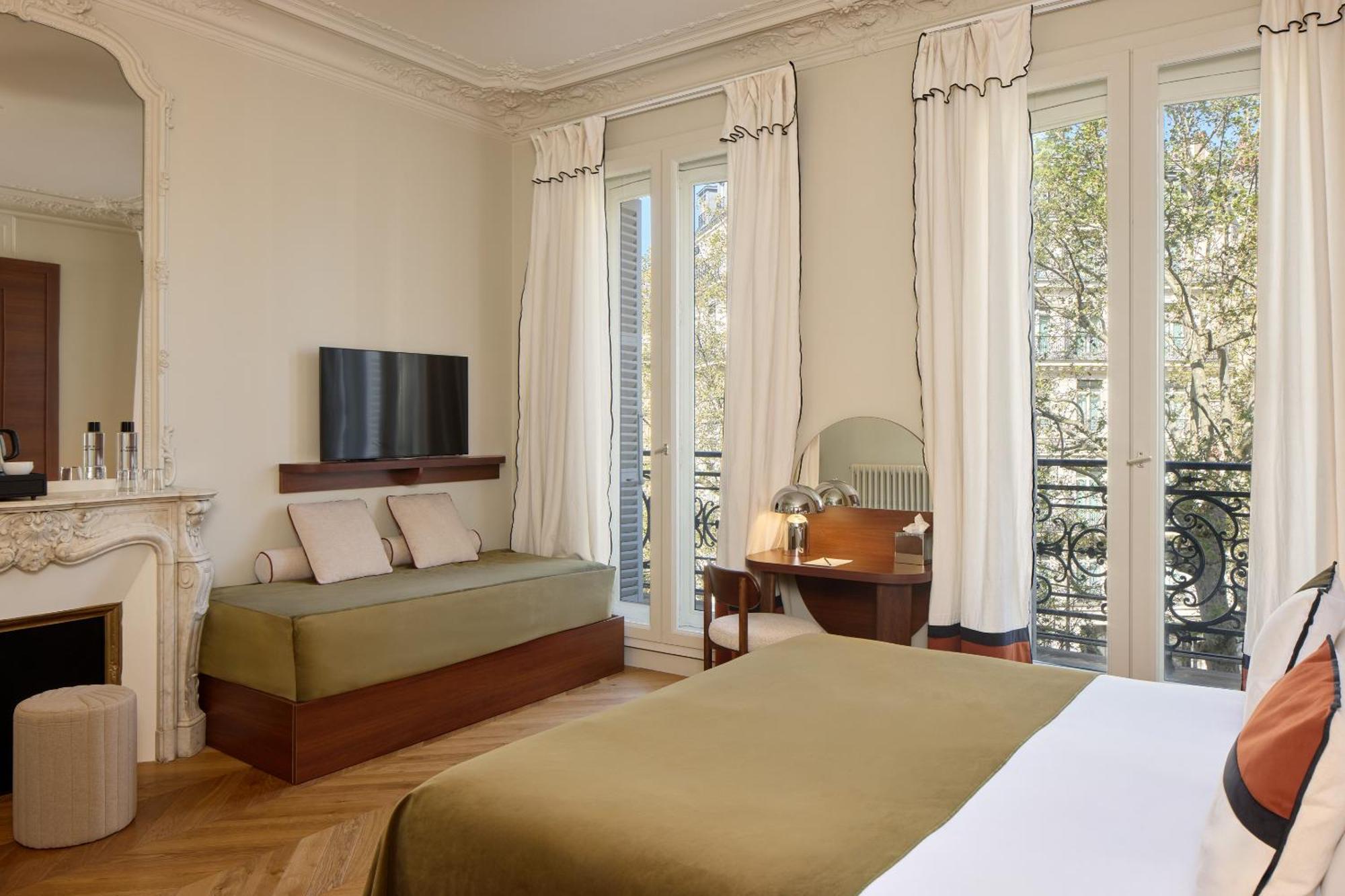 Executive Room,1765949377:JPEG