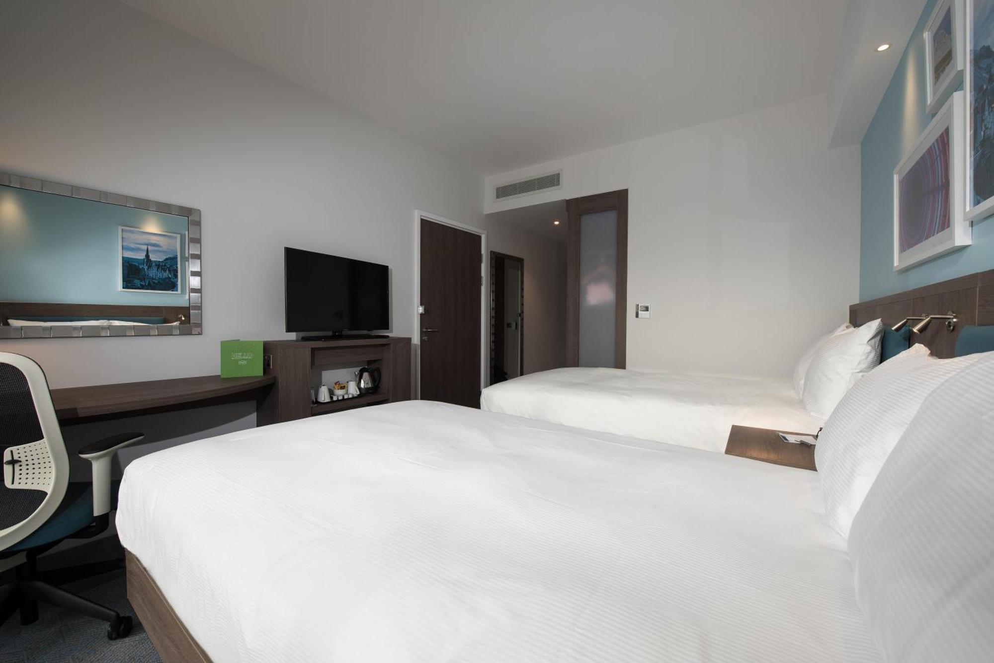 Quarto com 2 Camas de Solteiro