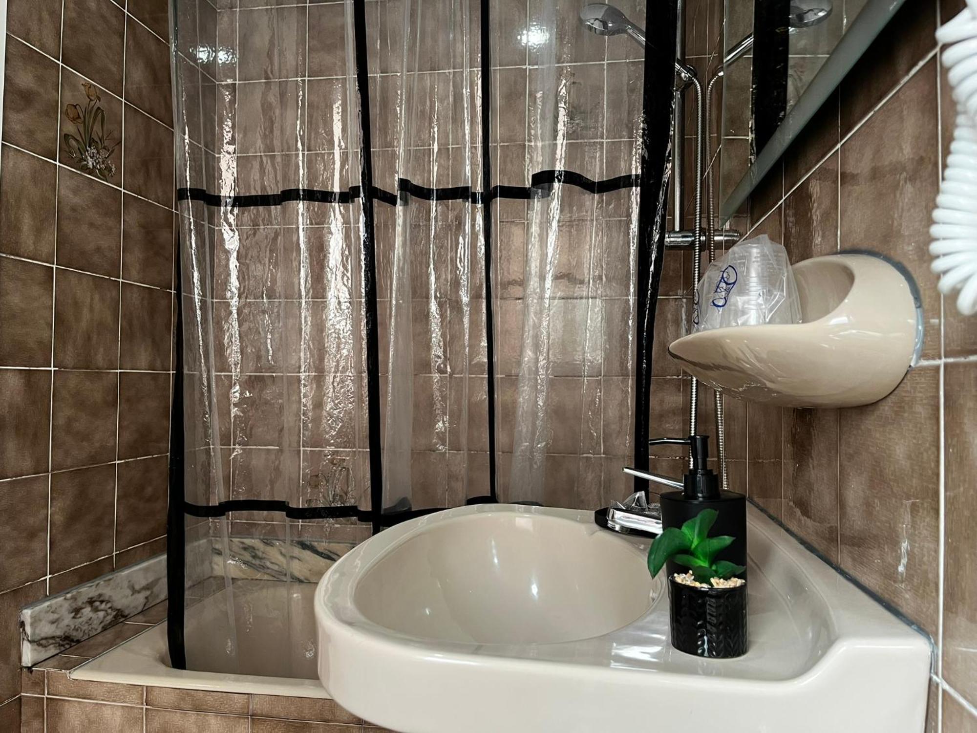 Chambre Lits Jumeaux avec Salle de Bains Privative