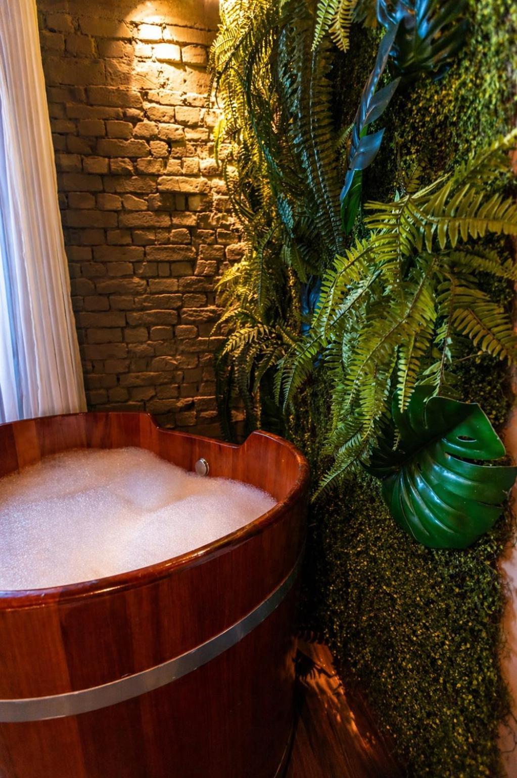 Suíte com Vista do Jardim
