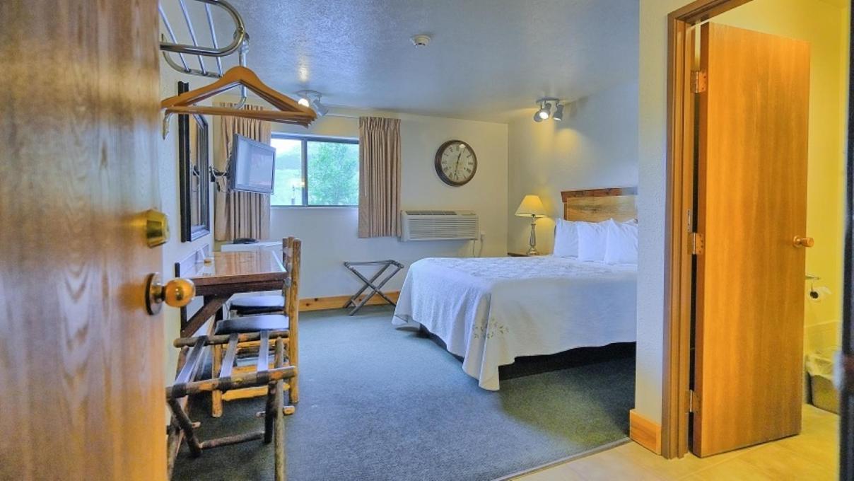 Standard Queen Room
