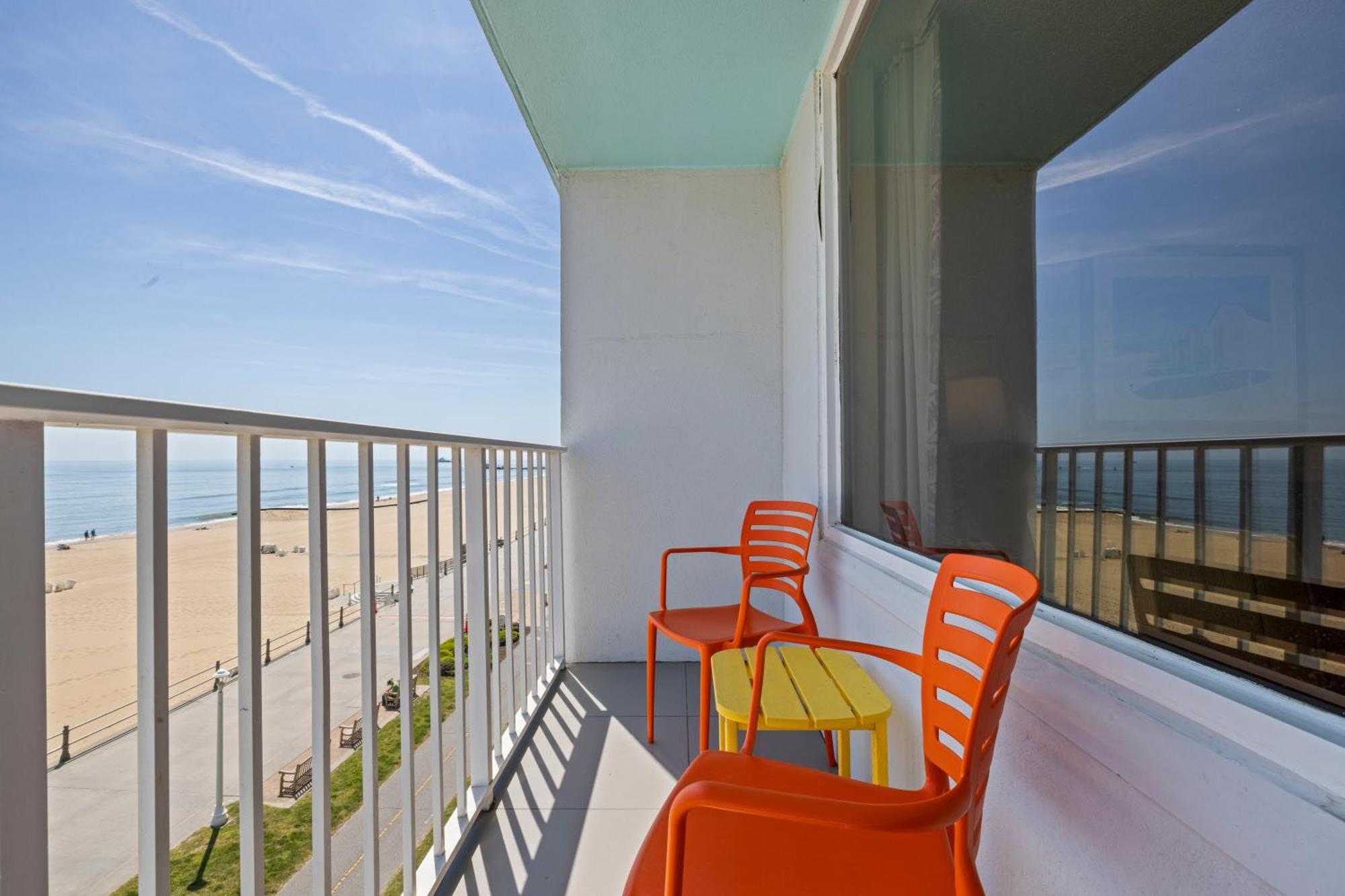 King Suite Sofa Bed Oceanfront Private Balcony