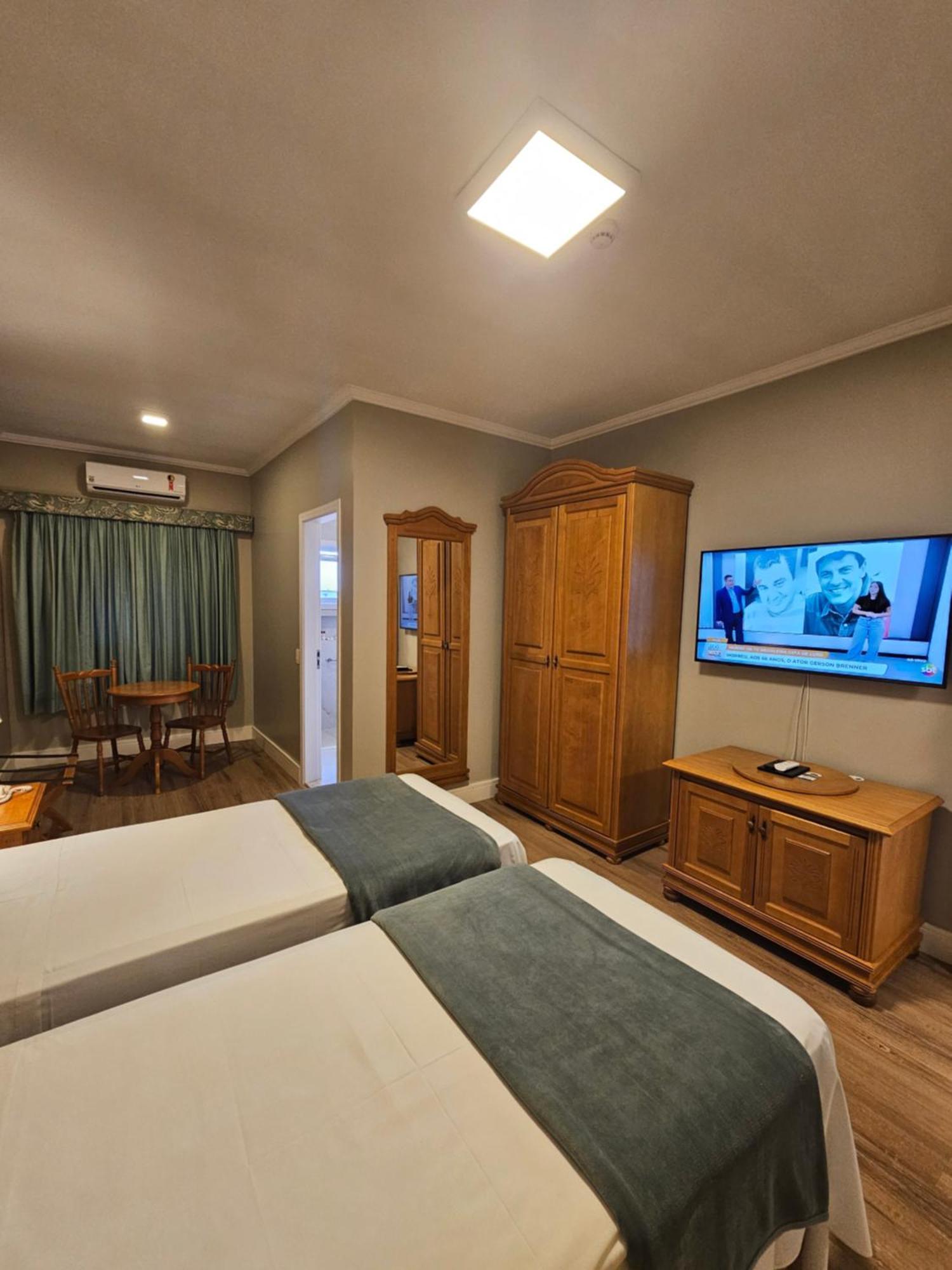 Quarto Standard com Cama de Casal ou 2 de Solteiro