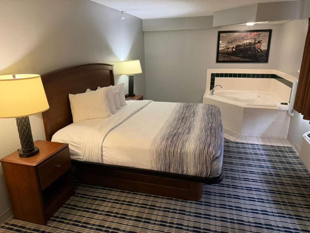 One-Bedroom King Suite - Non-Smoking