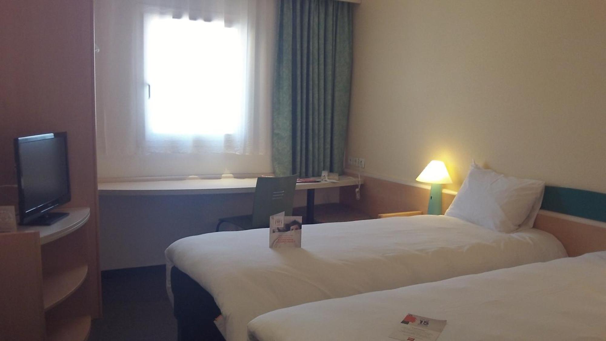 Chambre Standard avec Lit Double et Lits Jumeaux