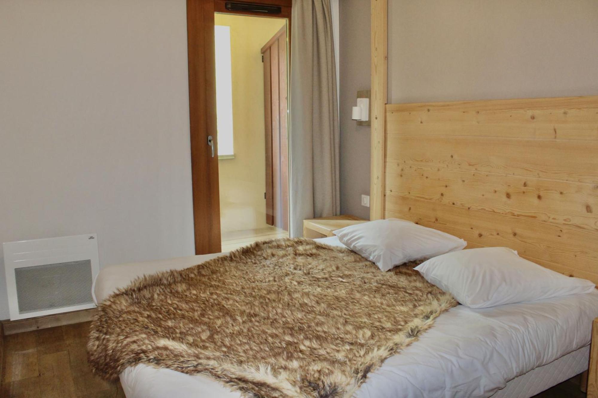 Three Bedroom Apartment (6 Adults) Slopes side