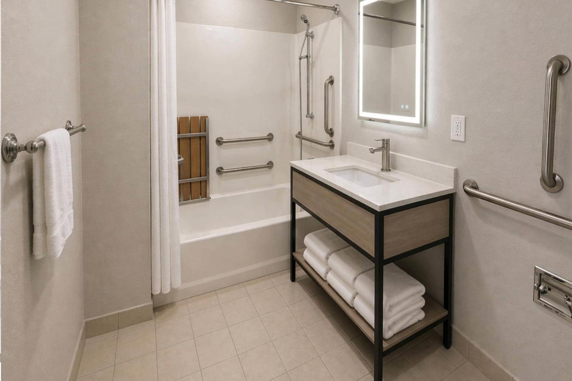 Efficiency King Room - Disability Access/Non Smoking