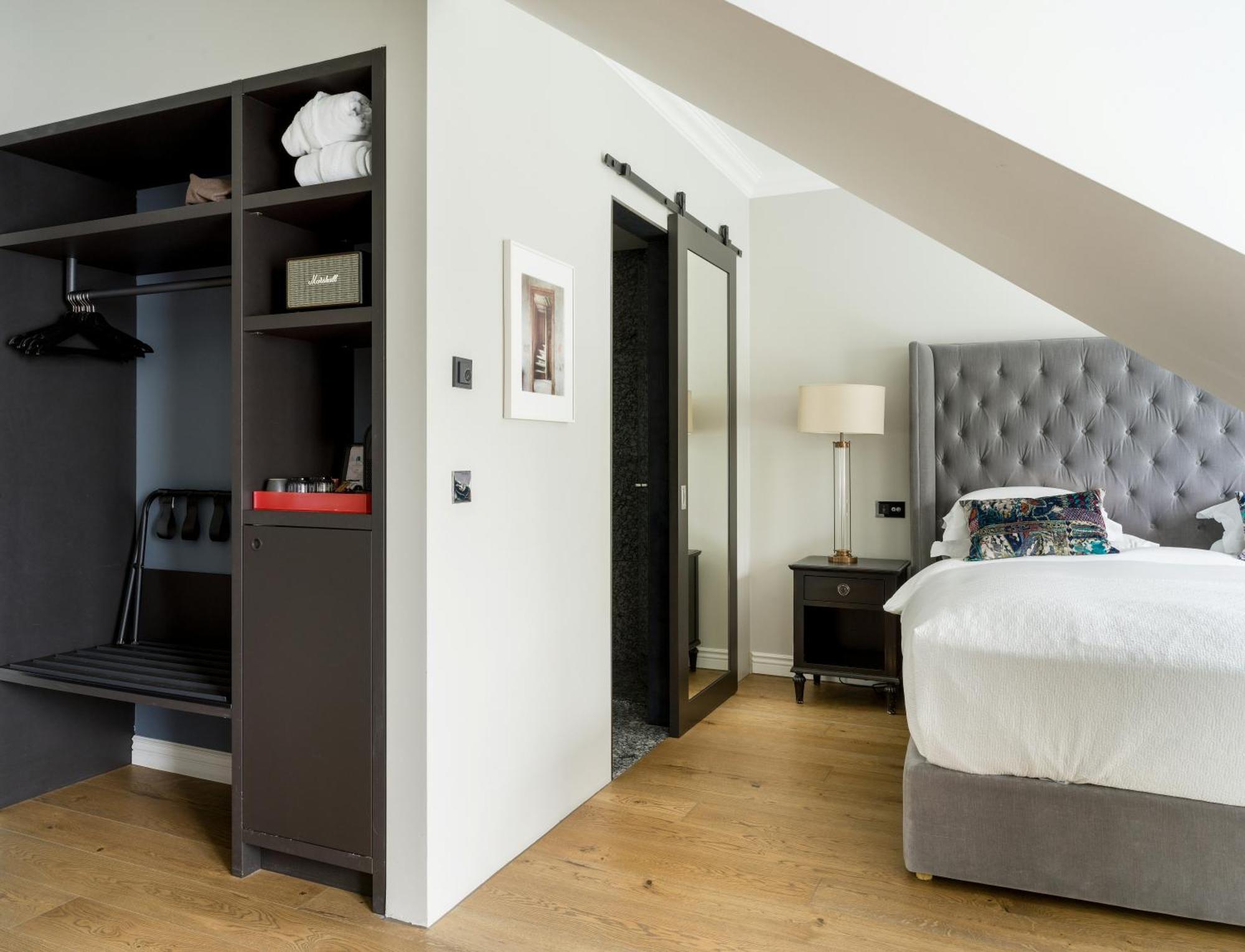 Deluxe Room,1769914693:JPEG