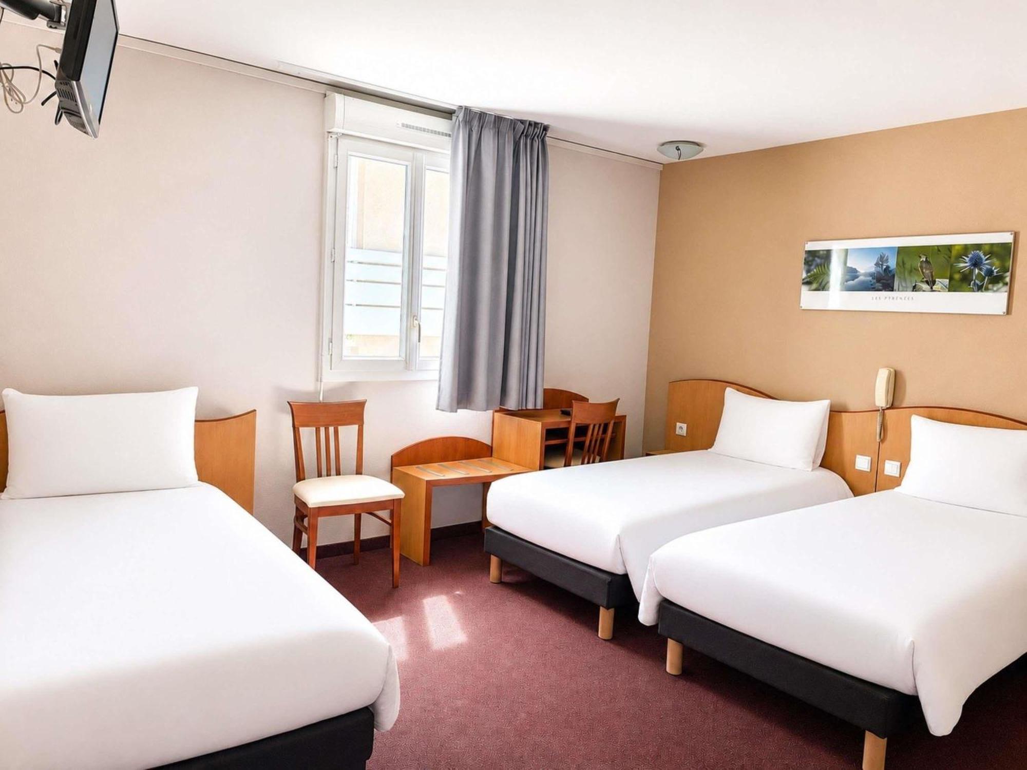 Standard Room 3 Single Beds