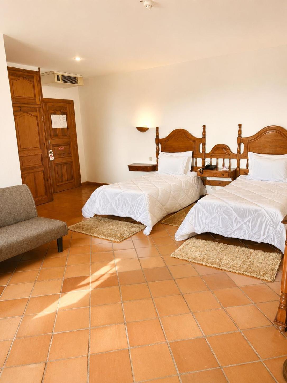 Quarto Twin com Vista Jardim