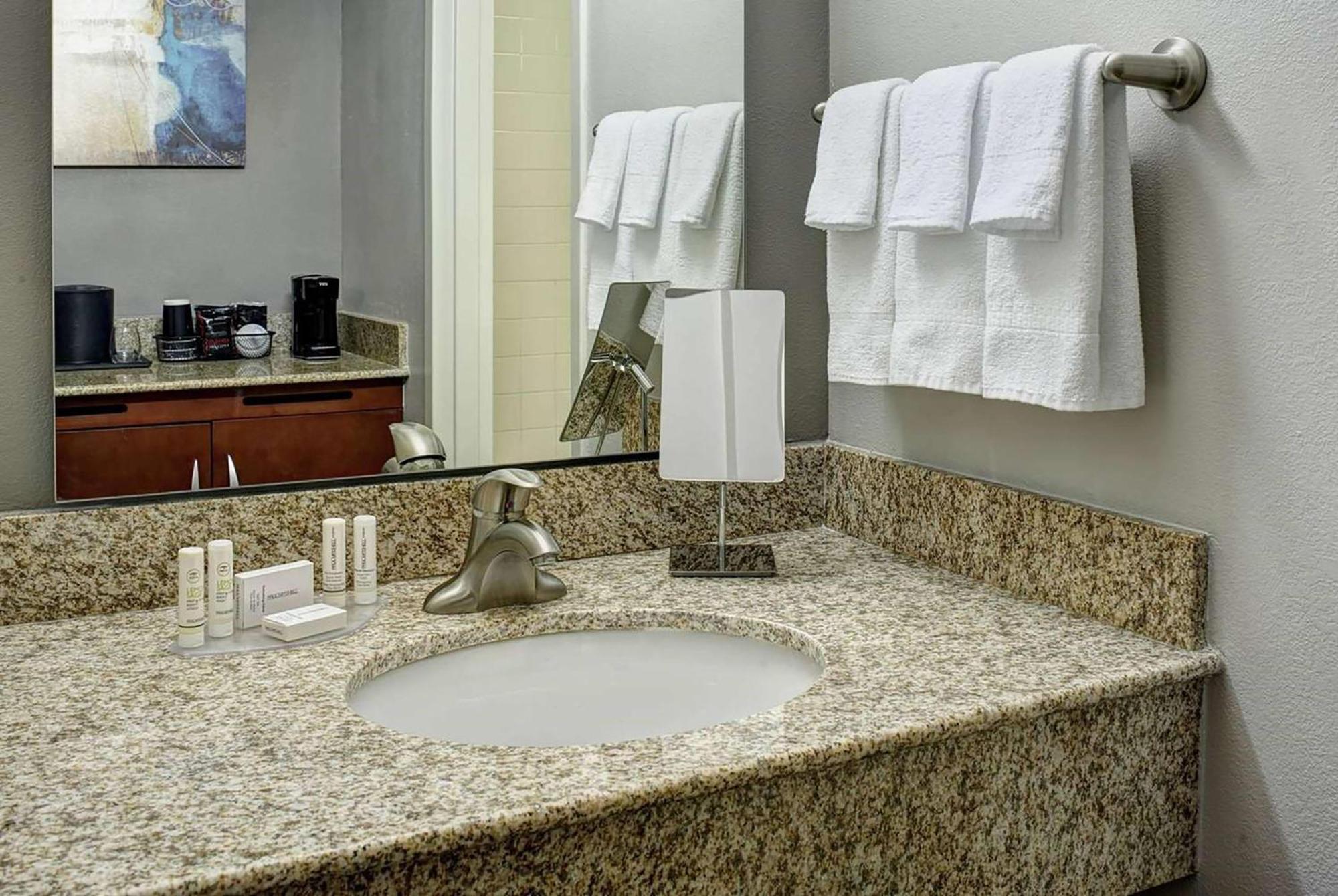 King Room with Mobility Access and Bathtub with Grab Bars, Non-Smoking