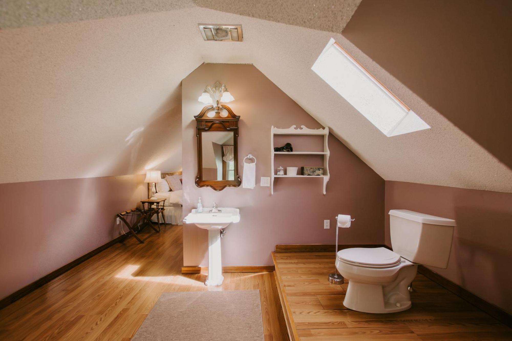 Honeymoon Suite