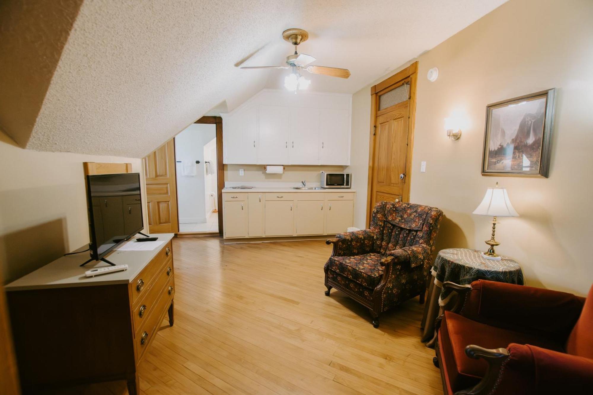 Queen Suite