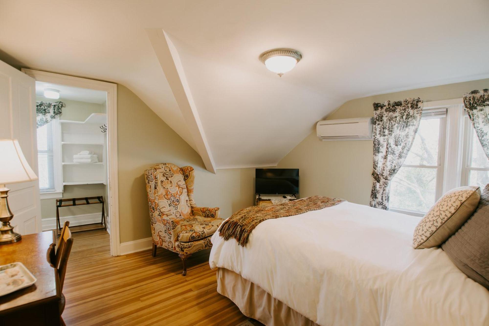 Queen Room