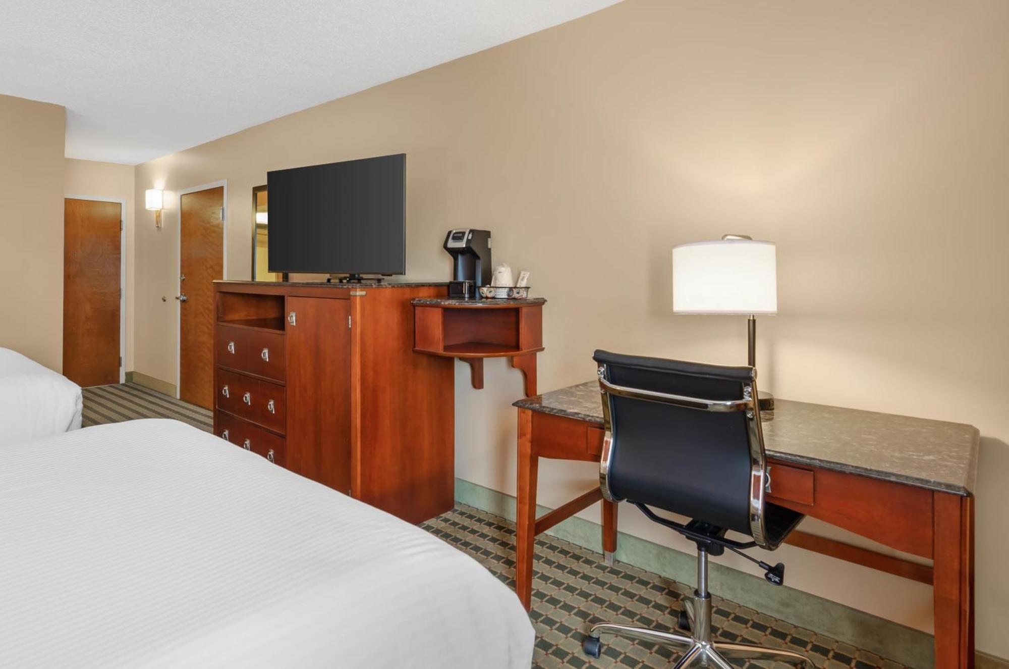 Queen Room with Two Queen Beds - Non-Smoking