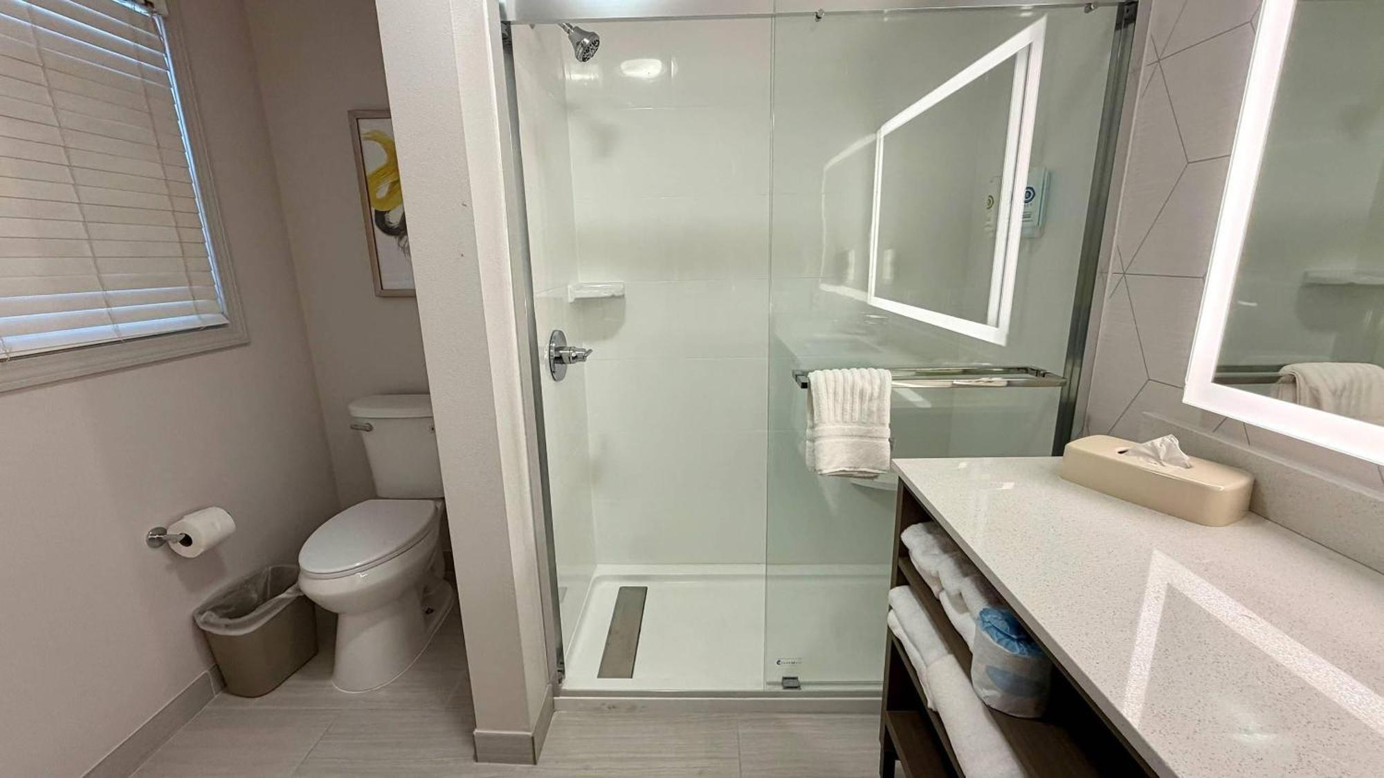 Queen Room with Two Queen Beds - Non Smoking/Pet Friendly - Exterior Room