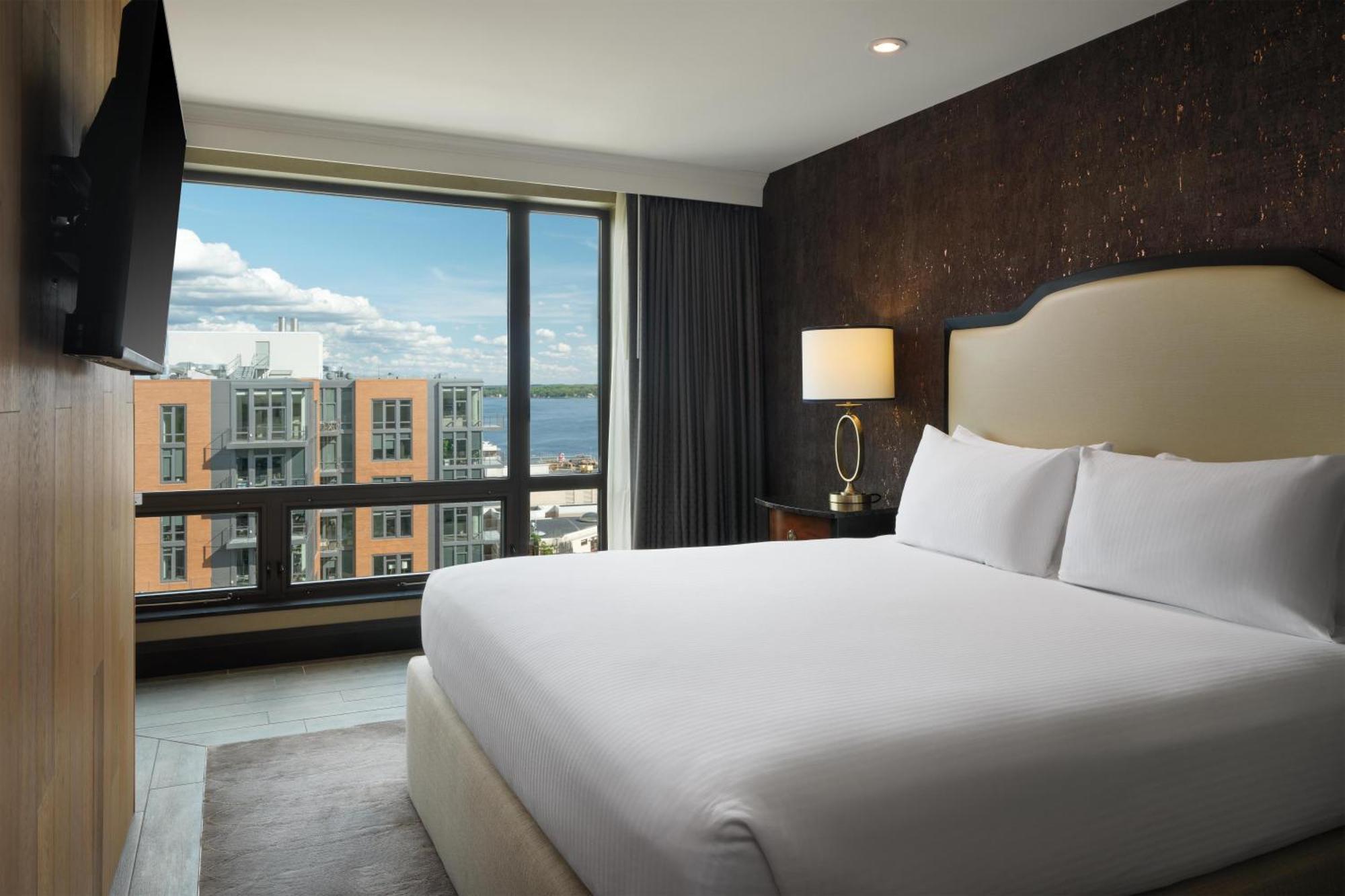 Signature Suite,1770525107:JPEG