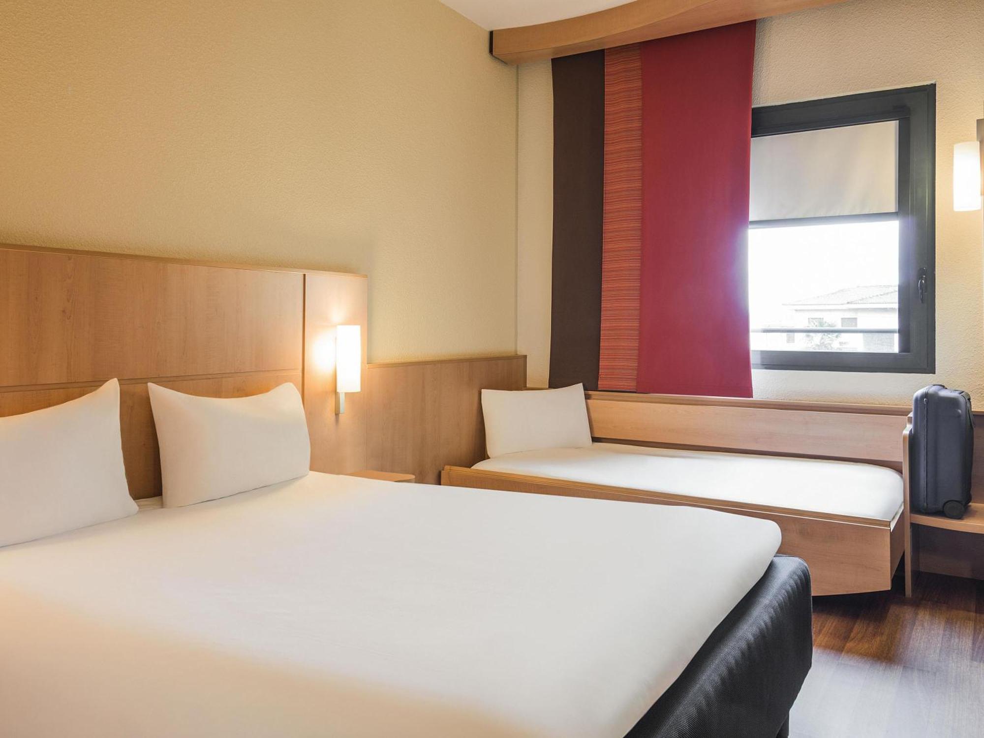Quarto Standard com 1 Cama de Casal e 1 Cama de Criança