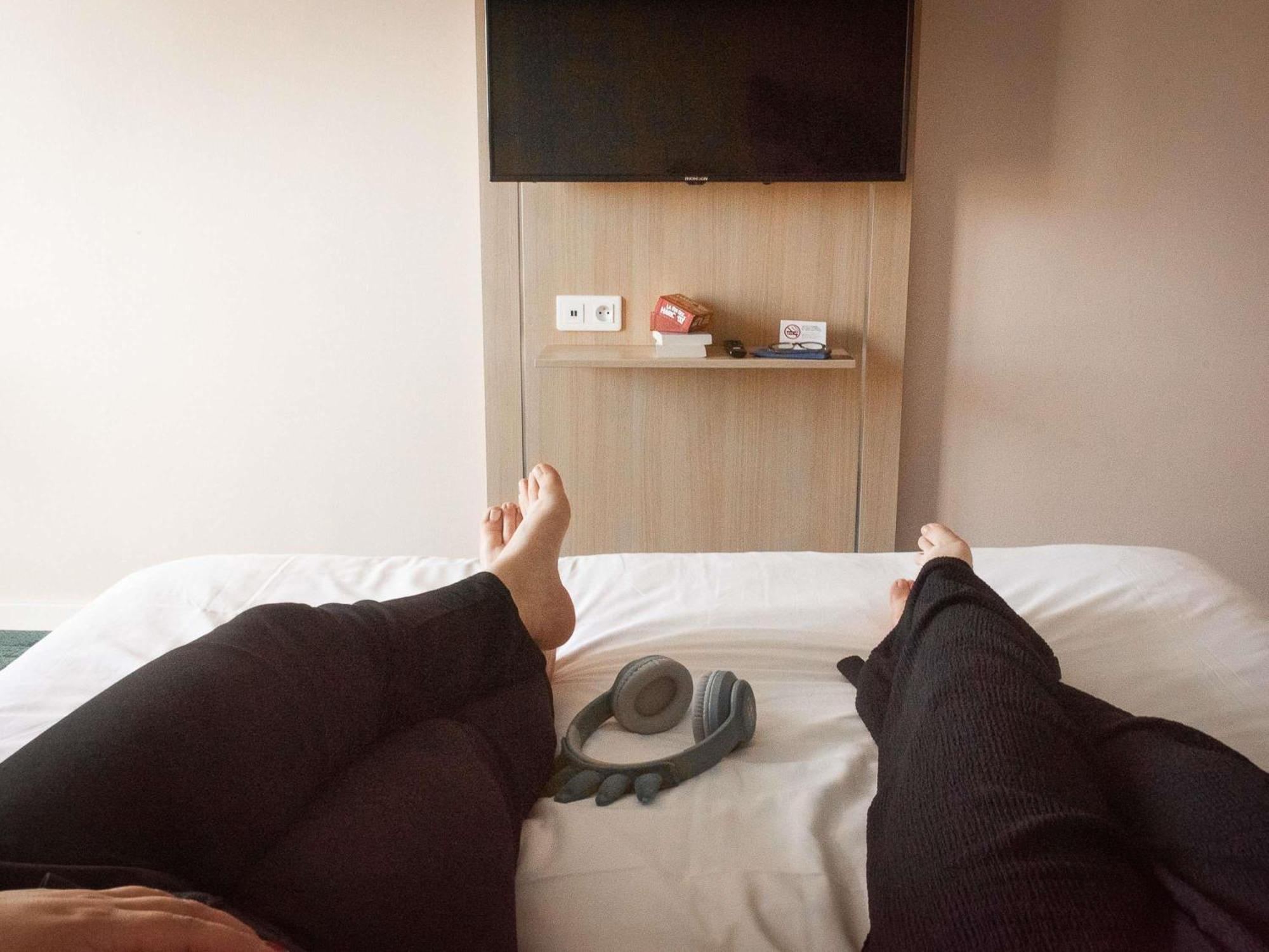 Chambre Lit King-Size pour Personnes à Mobilité Réduite