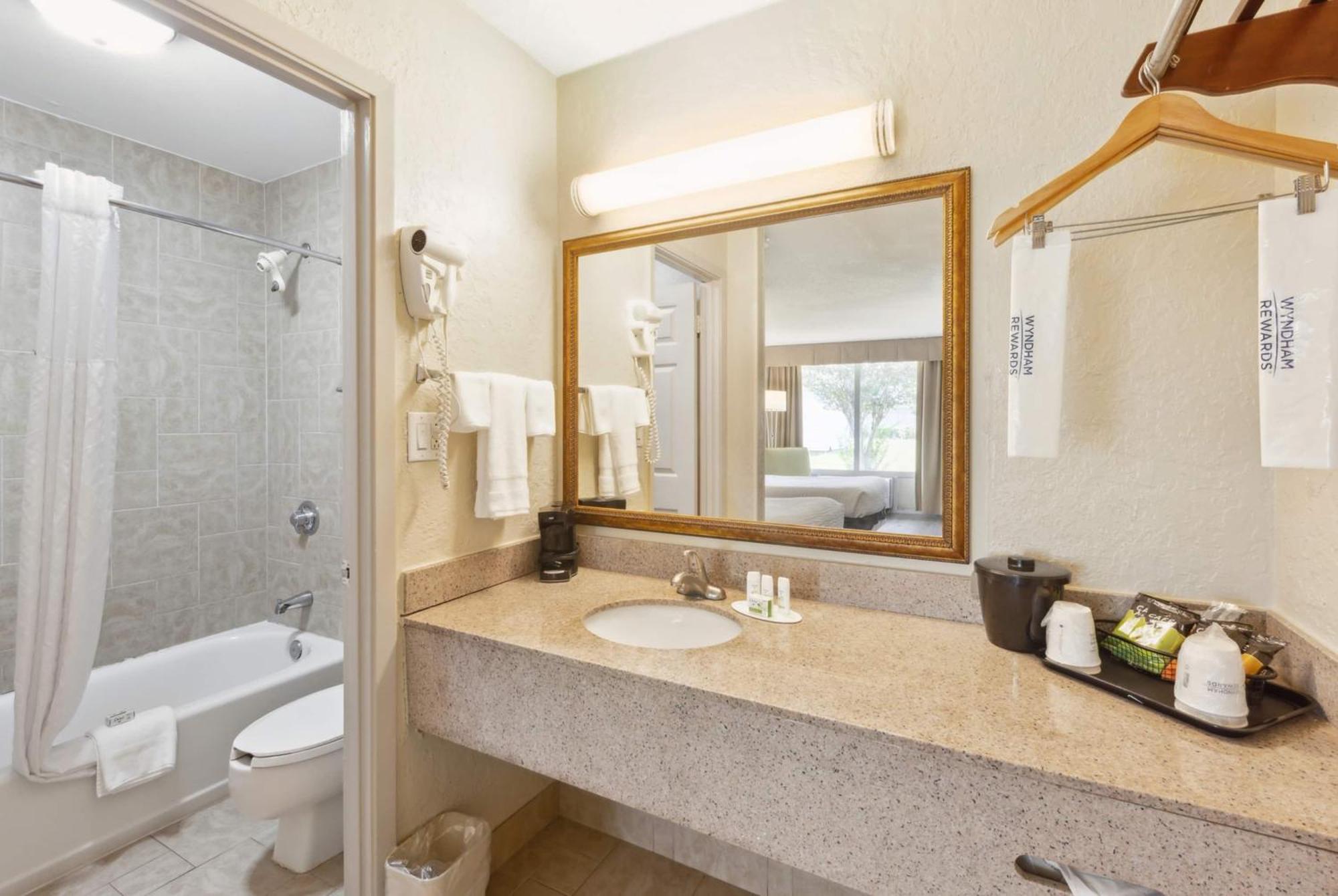 Double Room with Two Double Beds - First Floor/Smoking