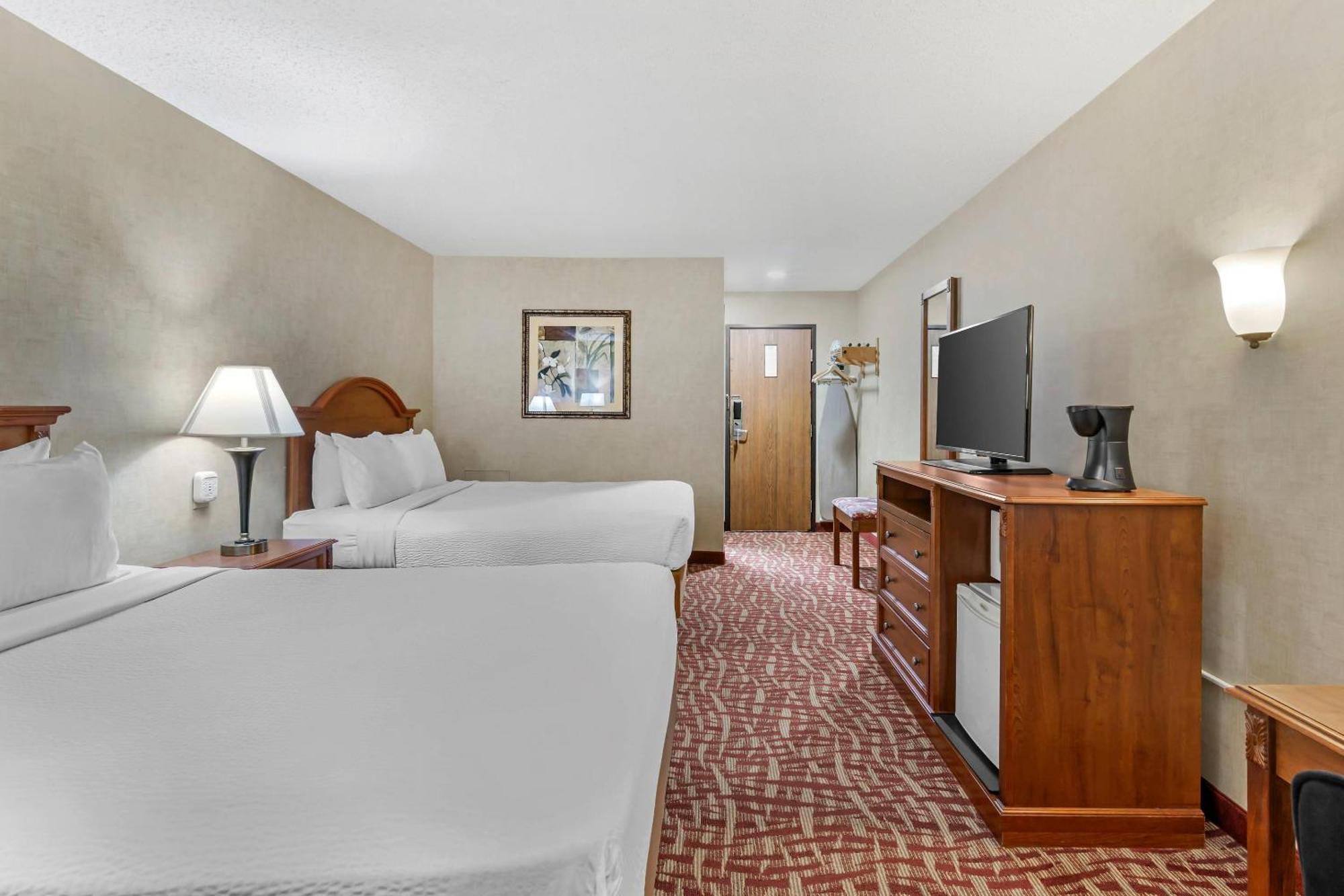 Queen Room with Two Queen Beds and Patio - Non-Smoking