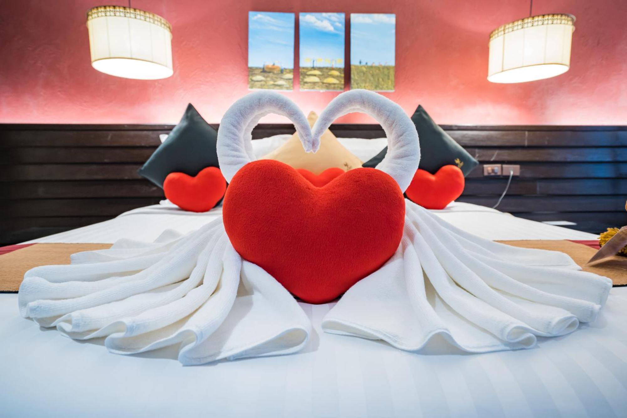 Honeymoon Suite