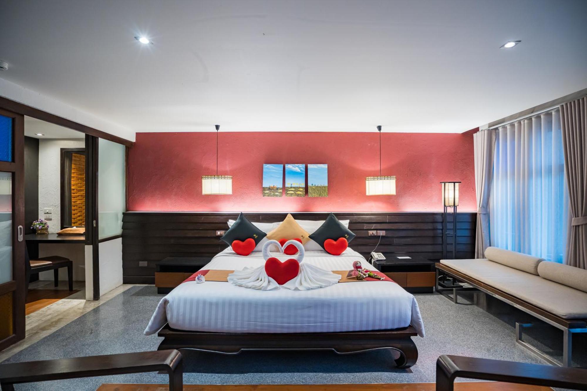 Honeymoon Suite