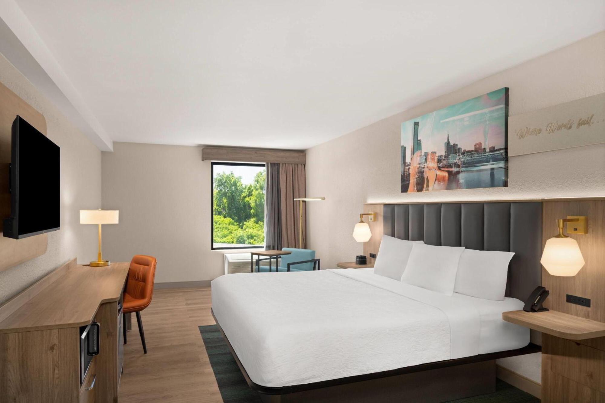 Deluxe King Room