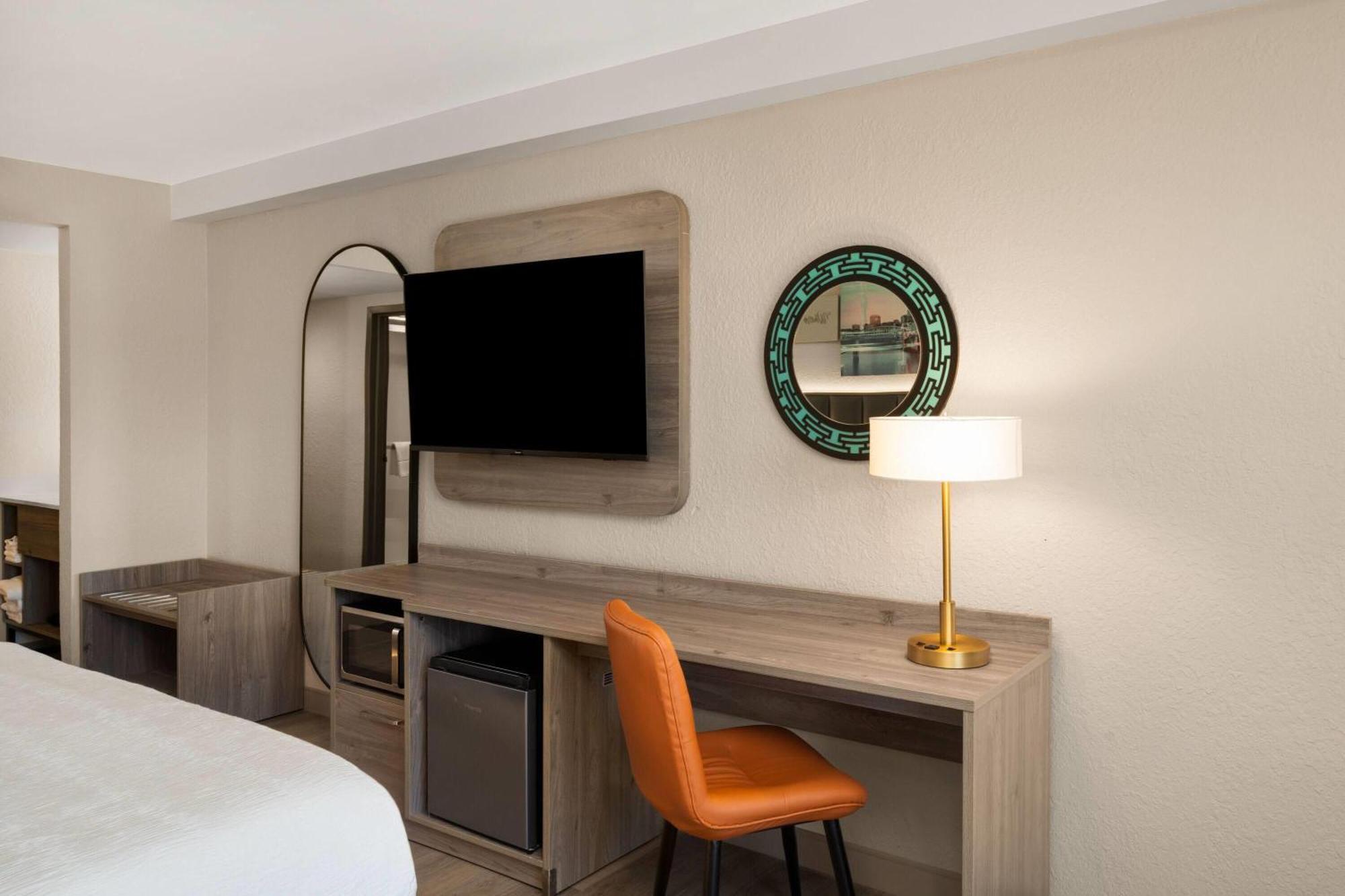 Deluxe King Room