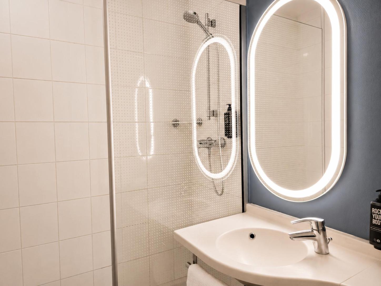 Quarto Standard com 2 Camas Individuais e 1 Cama de Criança