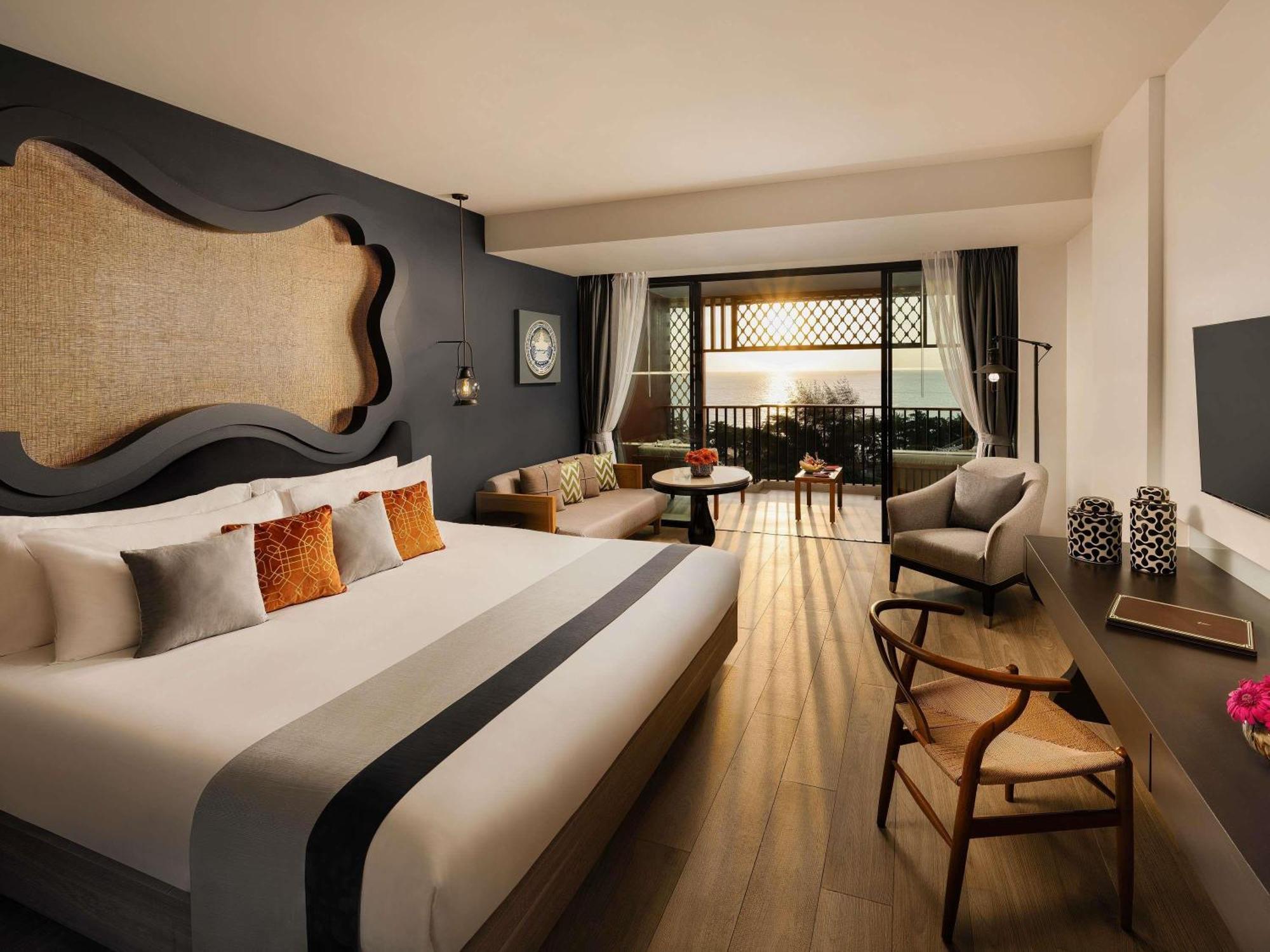 Premier Room Sea View 1 King Bed Balcony