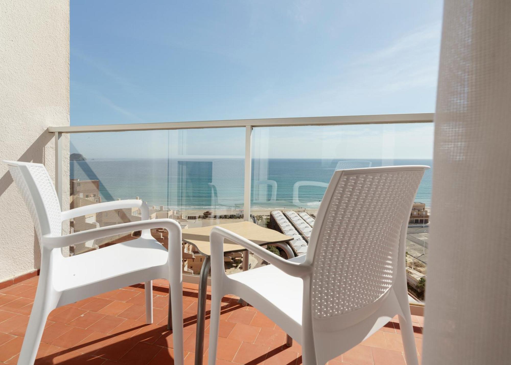 Habitación Doble Superior con vistas frontales al mar Mediterráneo