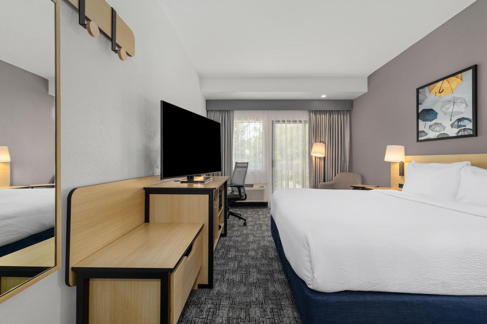 Deluxe King Room with Mountain View