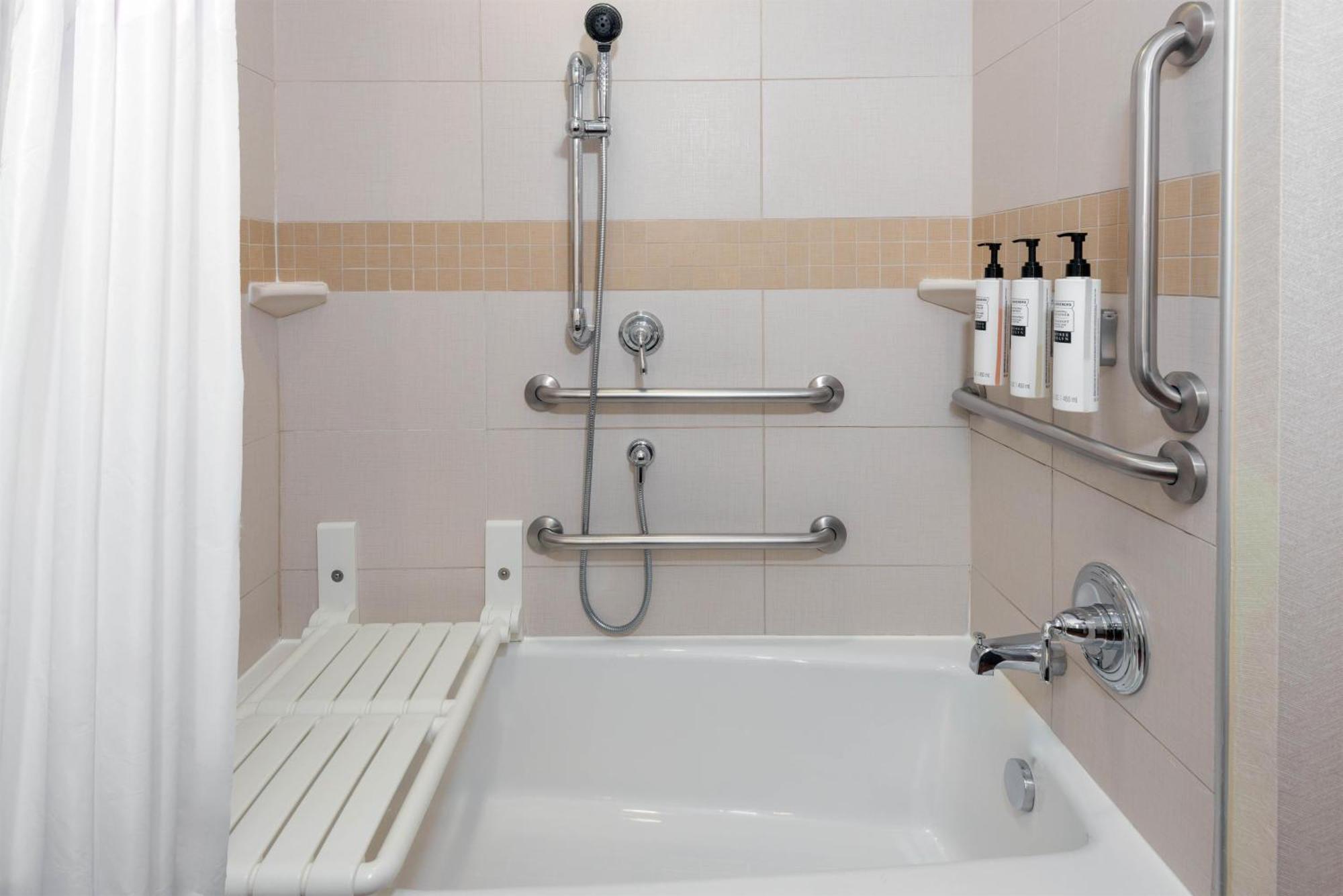 King Room with Accessible Tub - Mobility Access