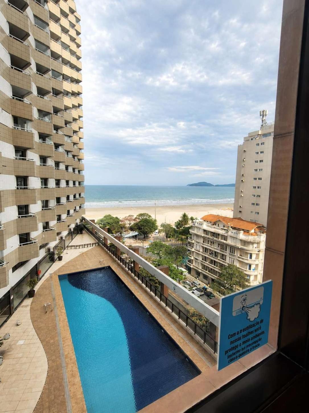 Quarto Duplo com Cama de Solteiro Extra e Vista do Mar